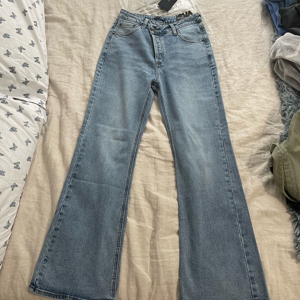 Fashion Nova Crossover wide Leg Jeans, Medium Blue wash size3